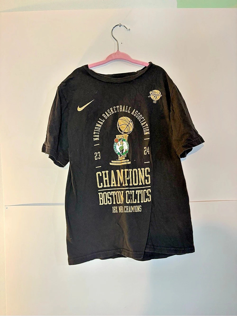 Nike Youth Boston Celtics 2024 NBA Finals Champions Locker Room T-Shirt Tee M